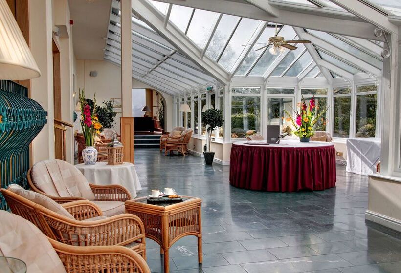 Отель Lake District Castle Inn