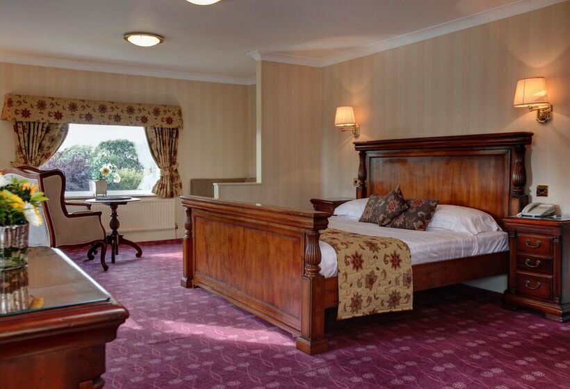 Отель Lake District Castle Inn