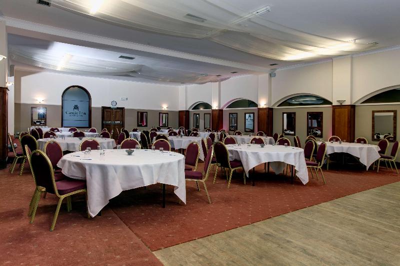 Отель Lake District Castle Inn