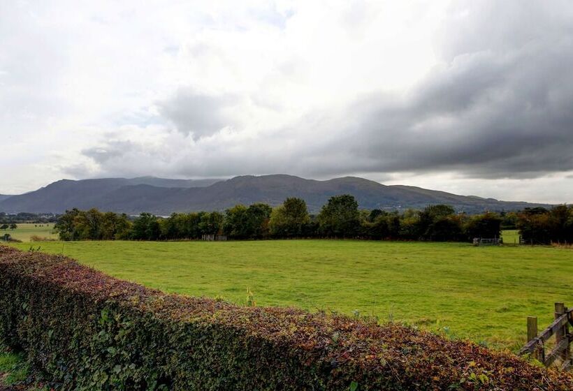 Отель Lake District Castle Inn