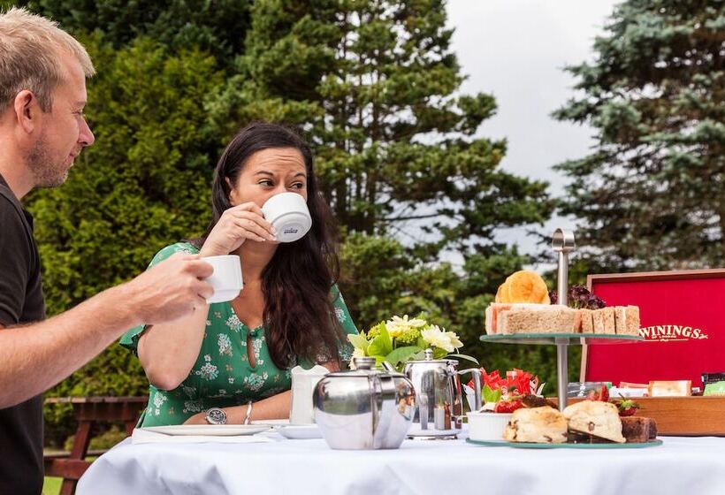 Отель Lake District Castle Inn