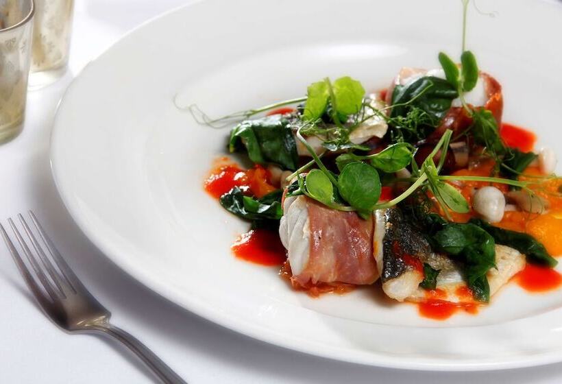 Отель Lake District Castle Inn