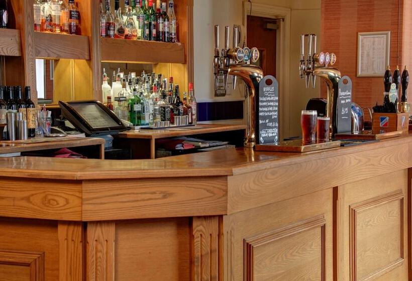 Отель Lake District Castle Inn