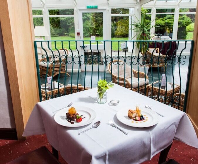 Отель Lake District Castle Inn