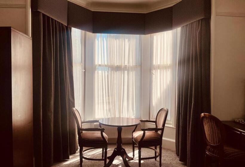 Отель The Lovat