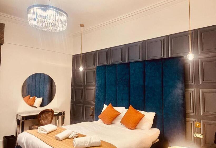 Отель The Lovat