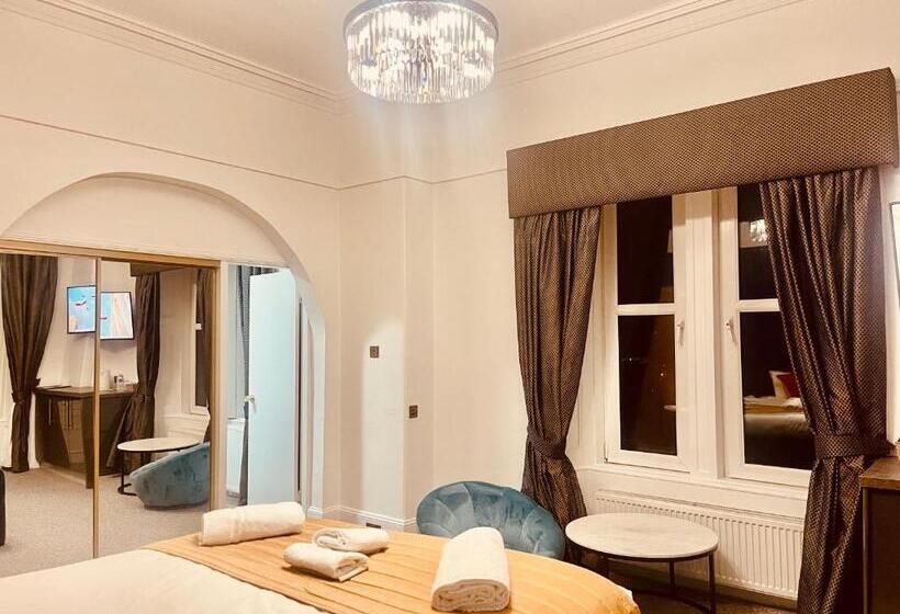 בית מלון כפרי The Lovat