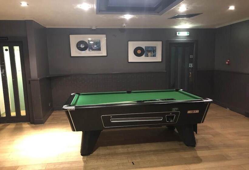 Отель The Lovat