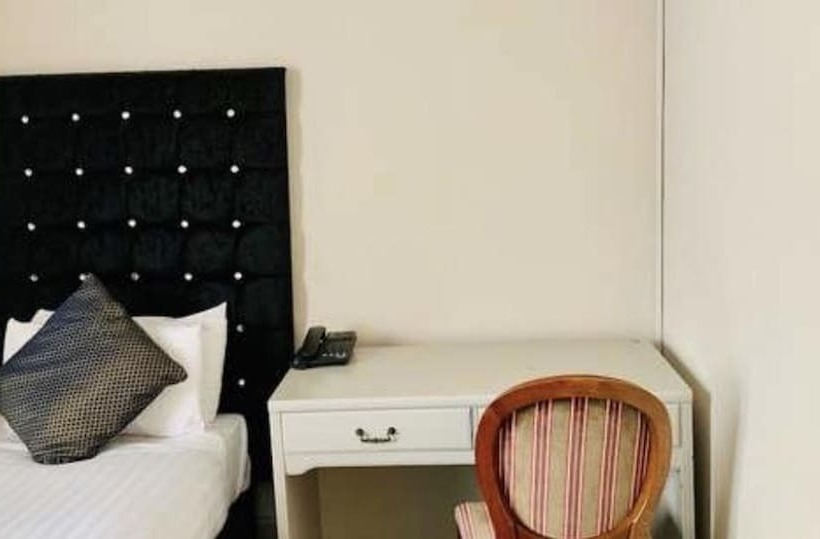 Отель The Lovat