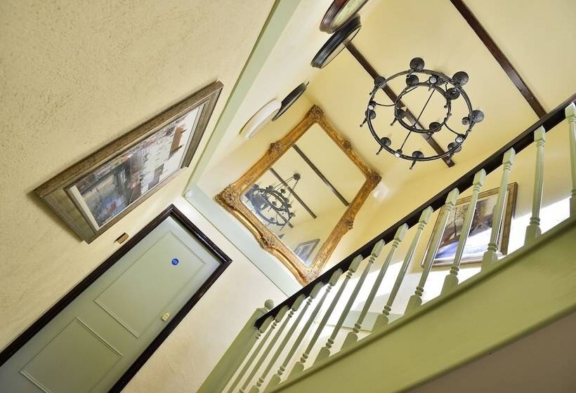 فندق The Roundabout