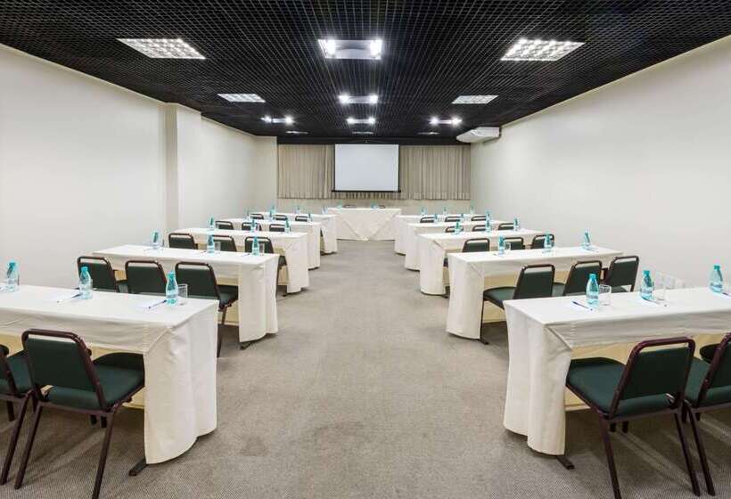 ホテル Wyndham Golden Foz Suites