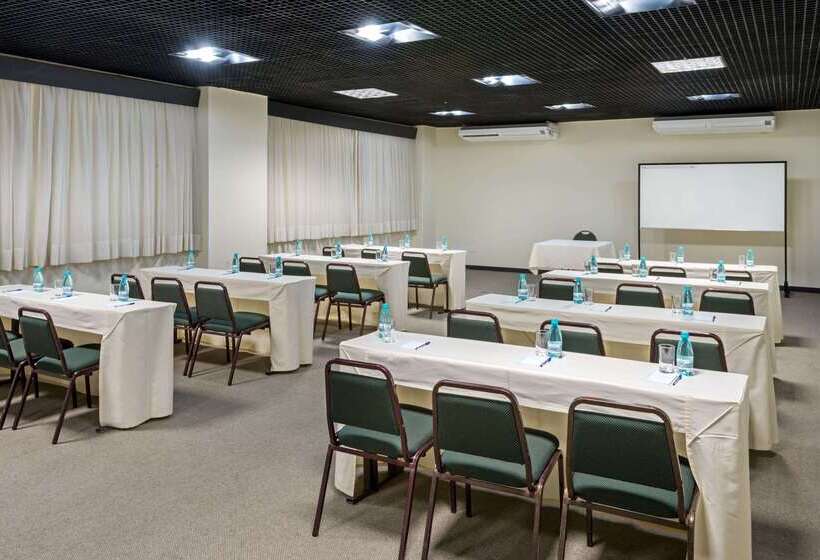 ホテル Wyndham Golden Foz Suites