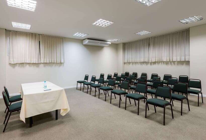 ホテル Wyndham Golden Foz Suites