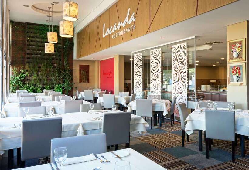 ホテル Wyndham Golden Foz Suites