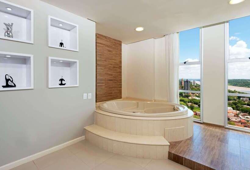 ホテル Wyndham Golden Foz Suites