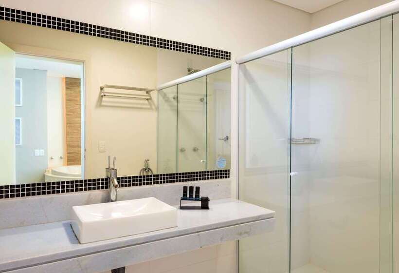 ホテル Wyndham Golden Foz Suites