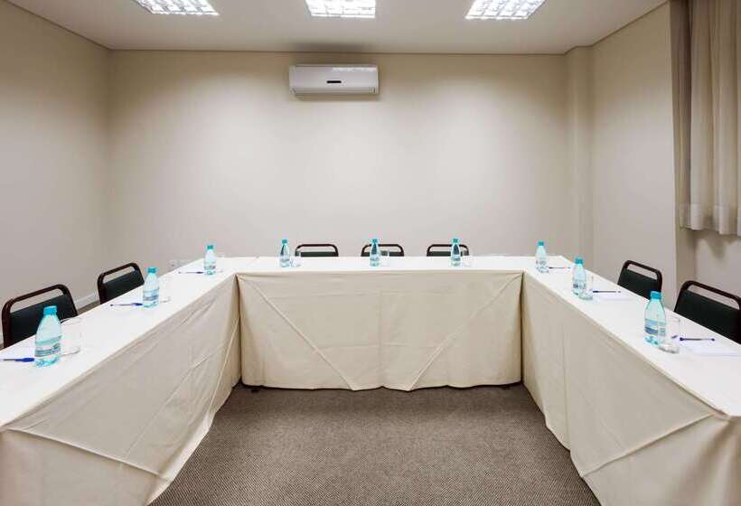 ホテル Wyndham Golden Foz Suites