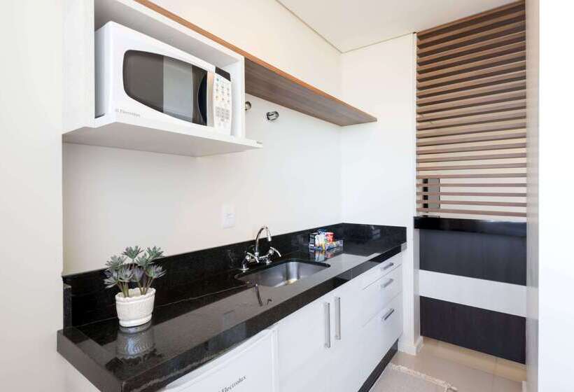 ホテル Wyndham Golden Foz Suites