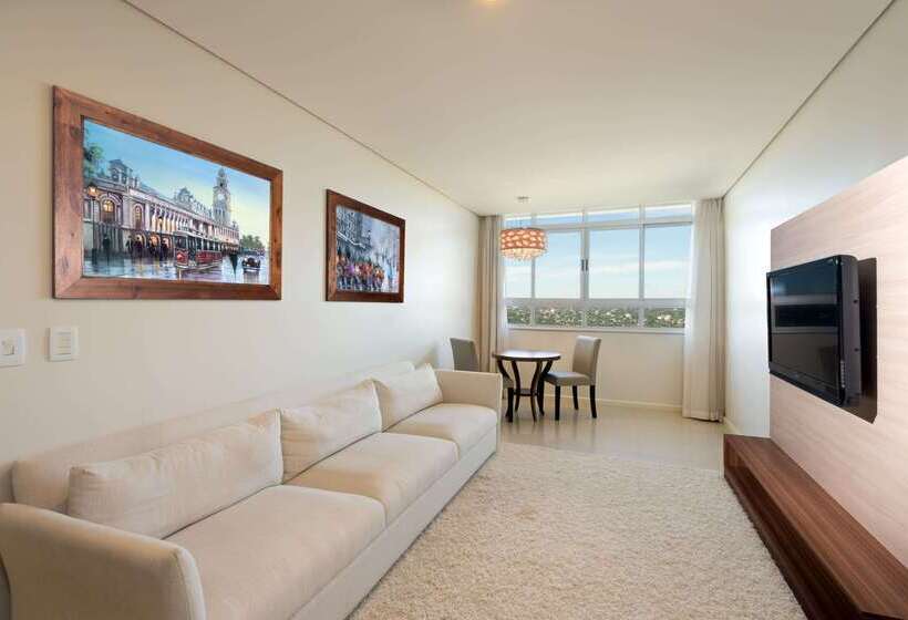 ホテル Wyndham Golden Foz Suites