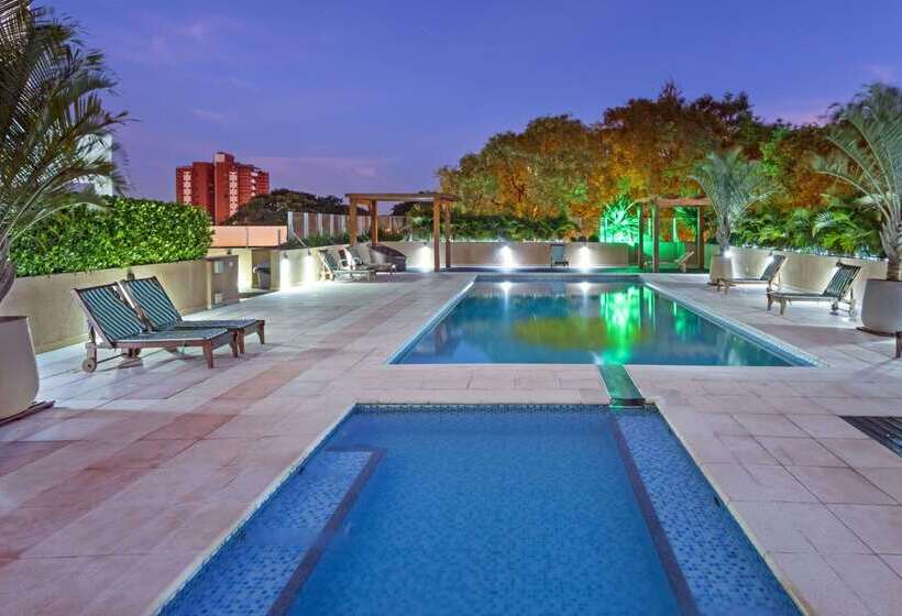 ホテル Wyndham Golden Foz Suites