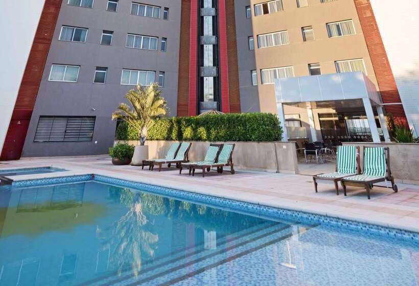 ホテル Wyndham Golden Foz Suites