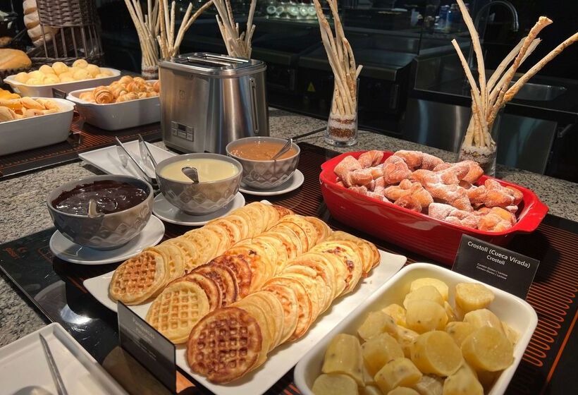 ホテル Wyndham Golden Foz Suites