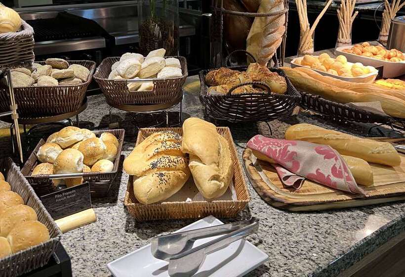 ホテル Wyndham Golden Foz Suites