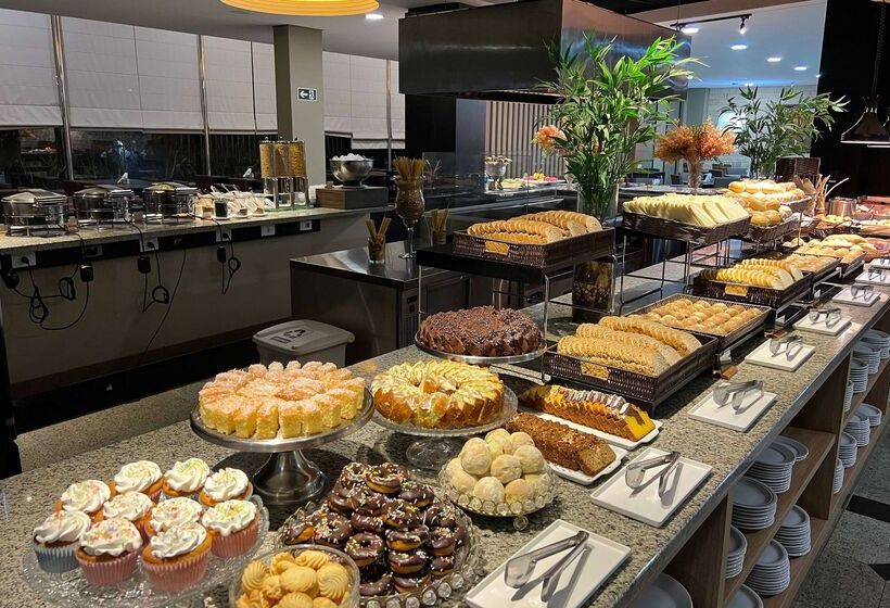 ホテル Wyndham Golden Foz Suites