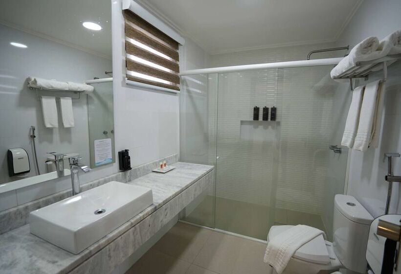 ホテル Wyndham Golden Foz Suites