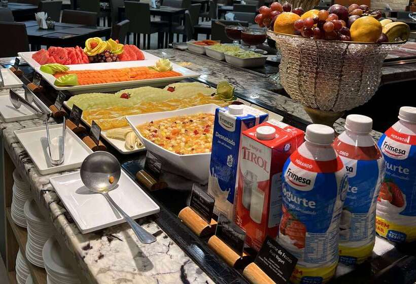 ホテル Wyndham Golden Foz Suites