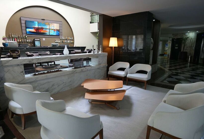 ホテル Wyndham Golden Foz Suites