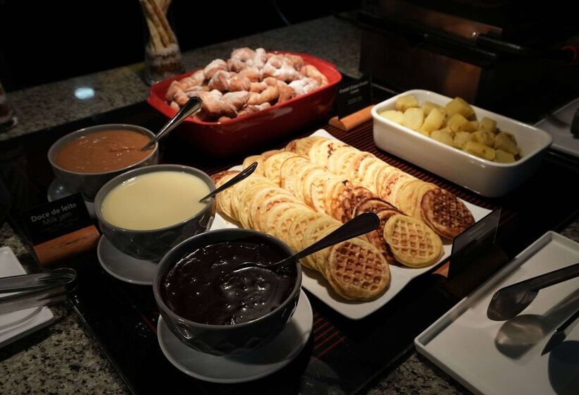 ホテル Wyndham Golden Foz Suites