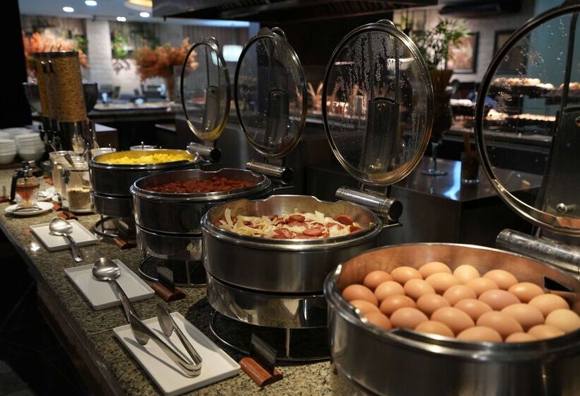 ホテル Wyndham Golden Foz Suites