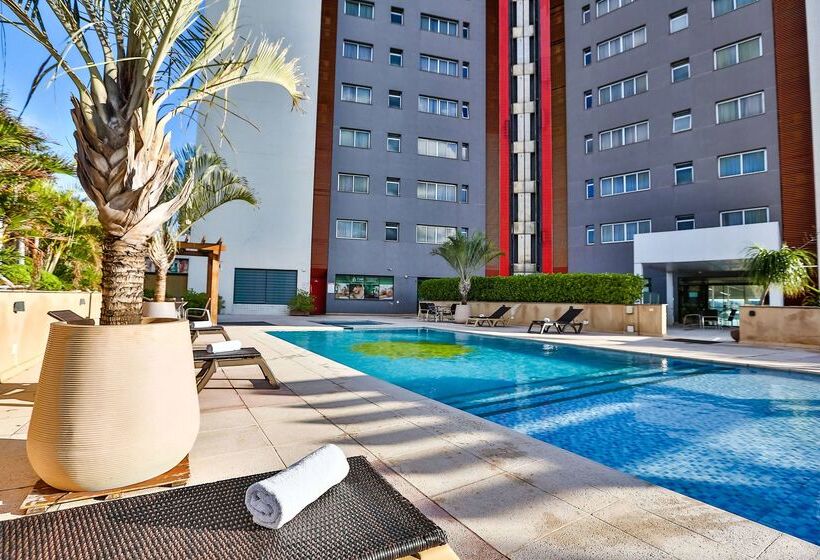 ホテル Wyndham Golden Foz Suites