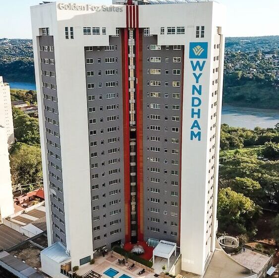 ホテル Wyndham Golden Foz Suites