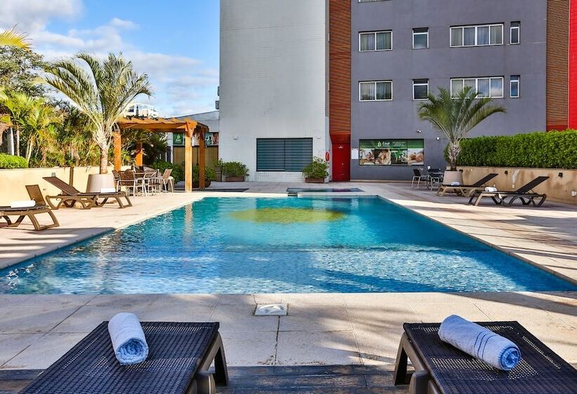 ホテル Wyndham Golden Foz Suites