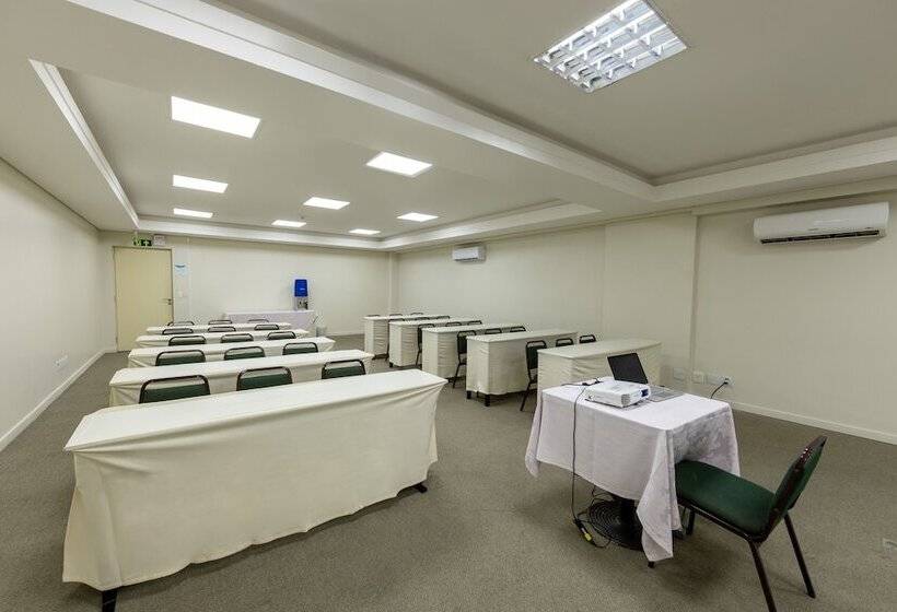 ホテル Wyndham Golden Foz Suites