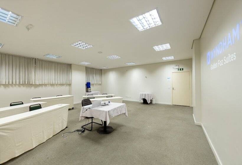 ホテル Wyndham Golden Foz Suites