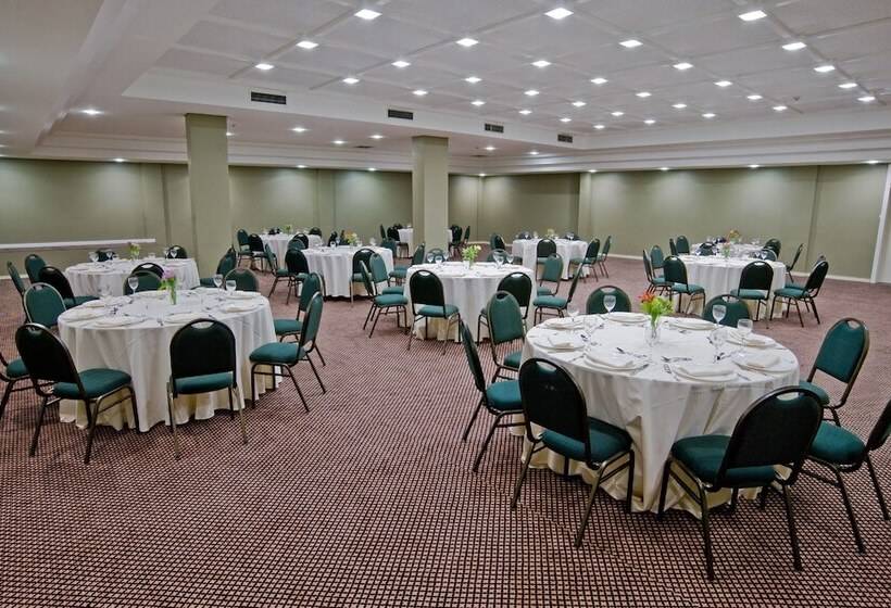 ホテル Wyndham Golden Foz Suites