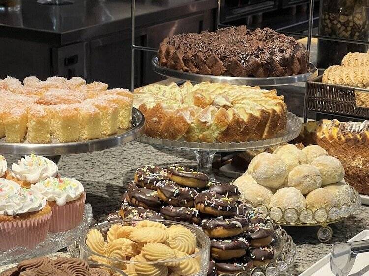 ホテル Wyndham Golden Foz Suites