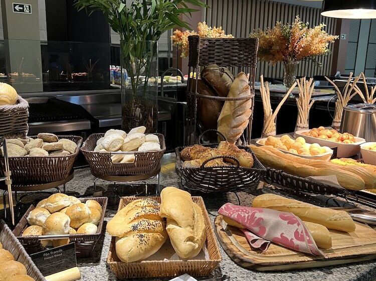 ホテル Wyndham Golden Foz Suites