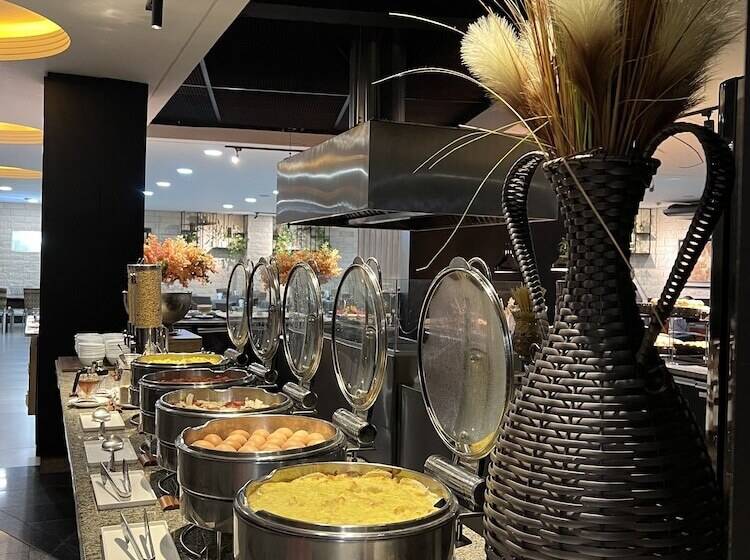 ホテル Wyndham Golden Foz Suites