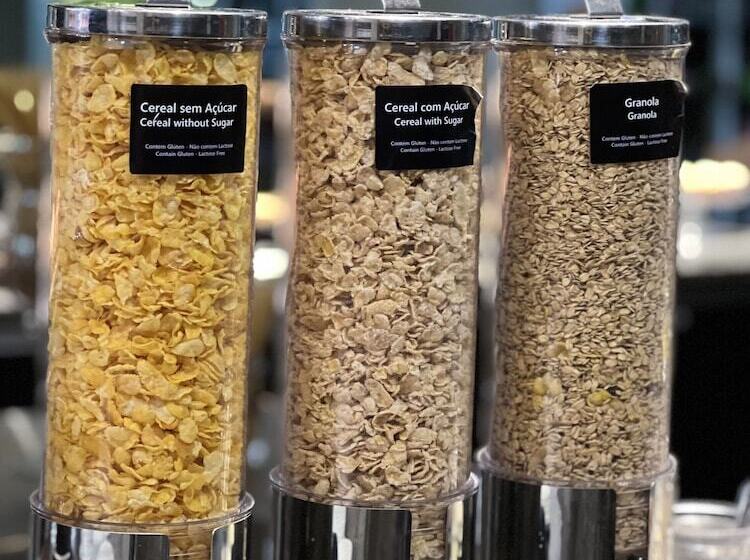 ホテル Wyndham Golden Foz Suites