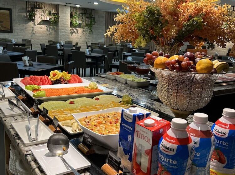 ホテル Wyndham Golden Foz Suites