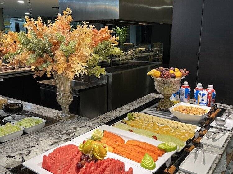 ホテル Wyndham Golden Foz Suites