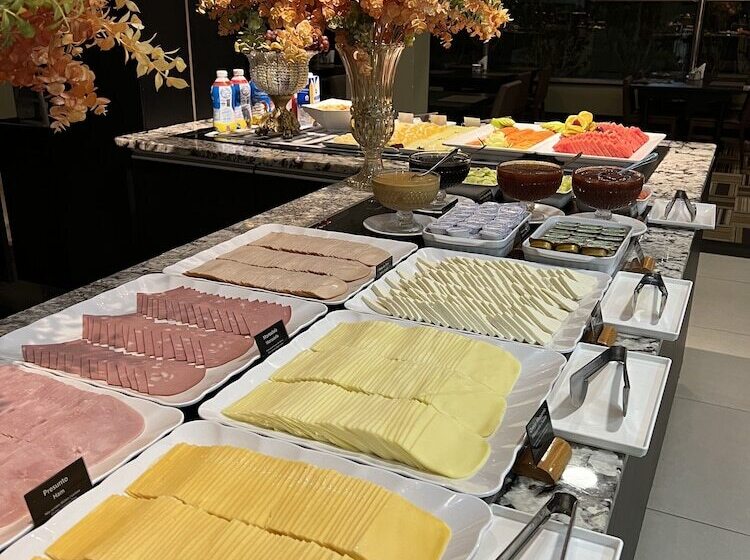 ホテル Wyndham Golden Foz Suites