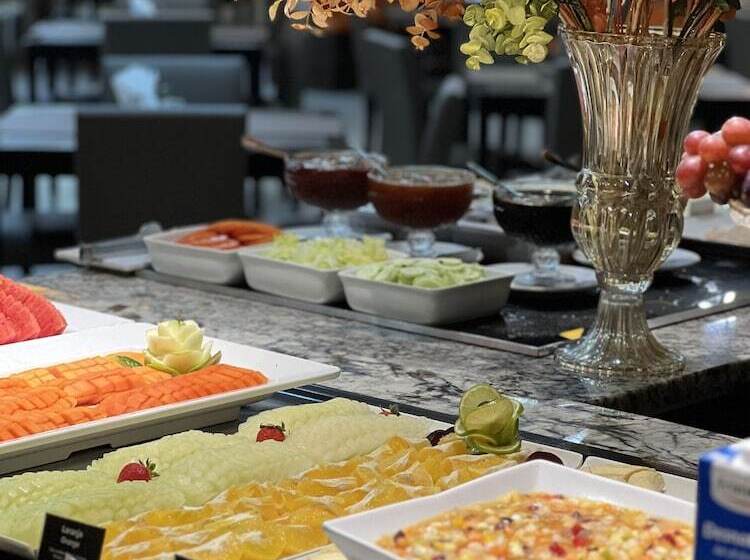 ホテル Wyndham Golden Foz Suites