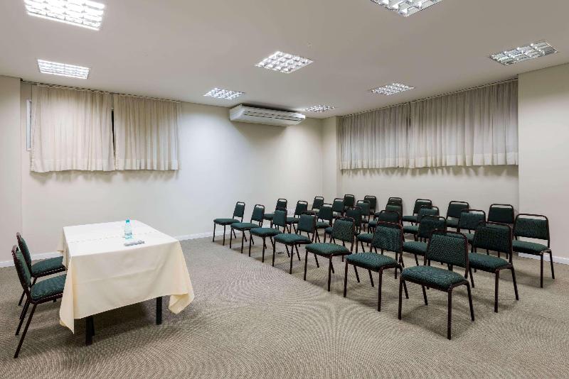 ホテル Wyndham Golden Foz Suites