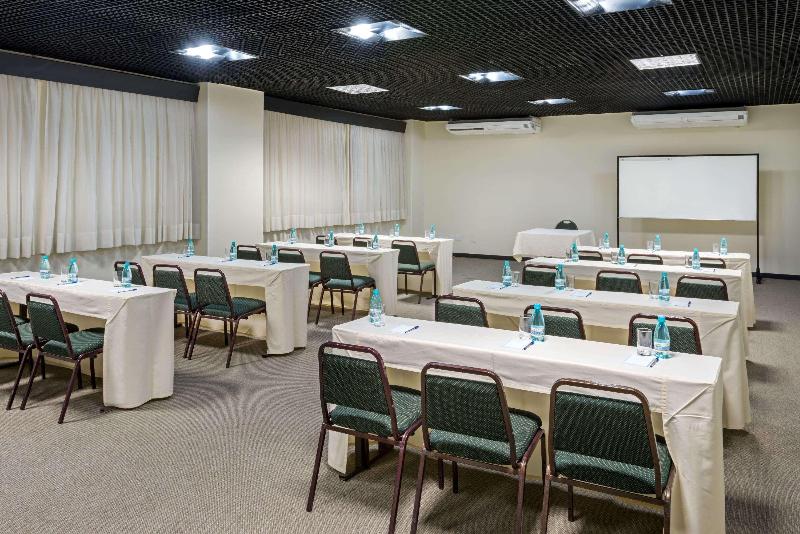 ホテル Wyndham Golden Foz Suites