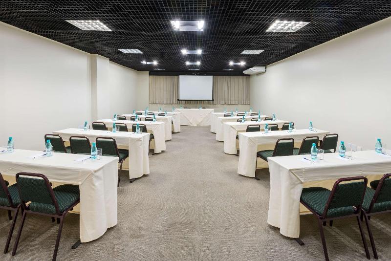 ホテル Wyndham Golden Foz Suites